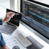 Jak zamienić bezpieczny cykl tworzenia oprogramowania w codzienną pracę programistów