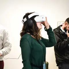 Jak działa VR? Zrozum mechanizmy wirtualnej rzeczywistości i jej zastosowania